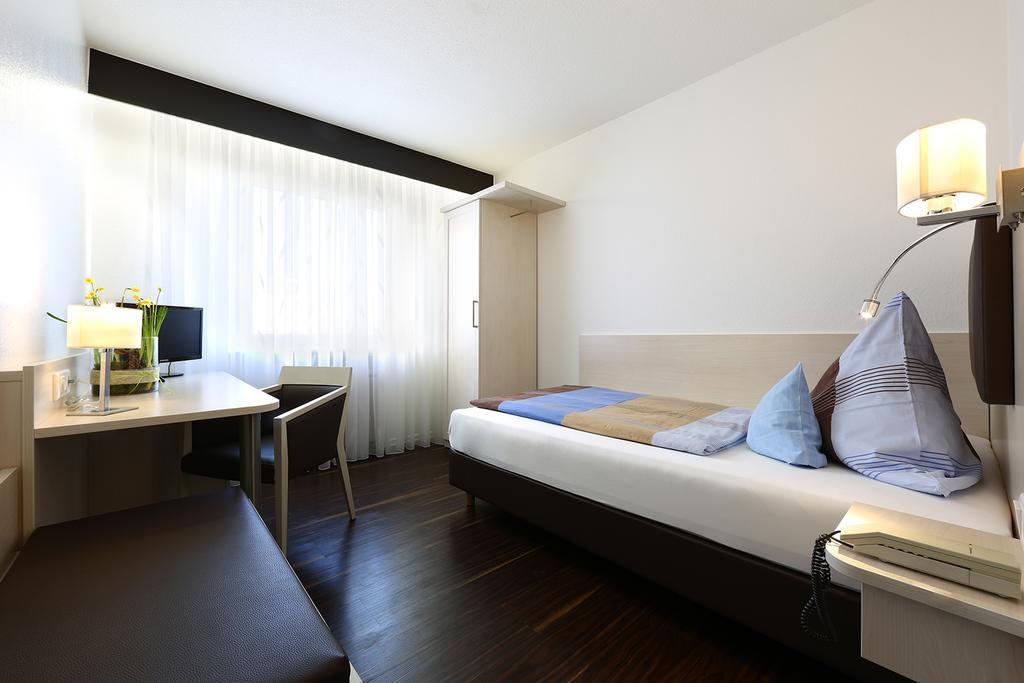 Hotel Kaiserpfalz Paderborn Bagian luar foto