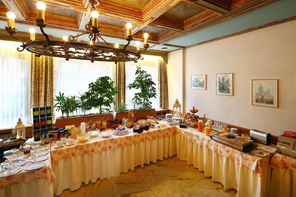Hotel Kaiserpfalz Paderborn Bagian luar foto